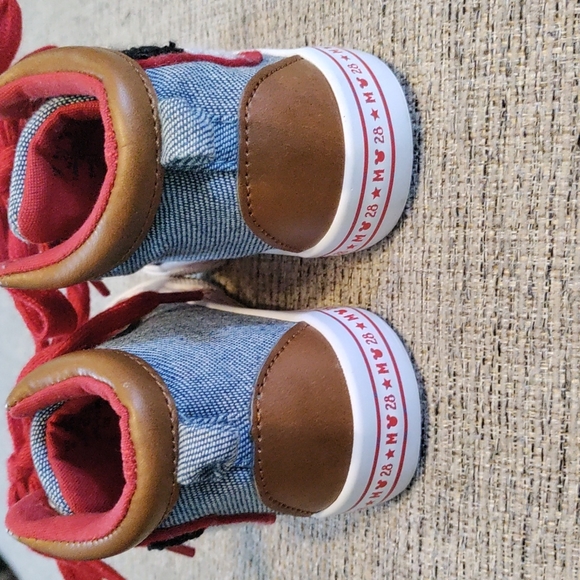 Disney Mickey Mouse Shoes - Picture 3 of 6